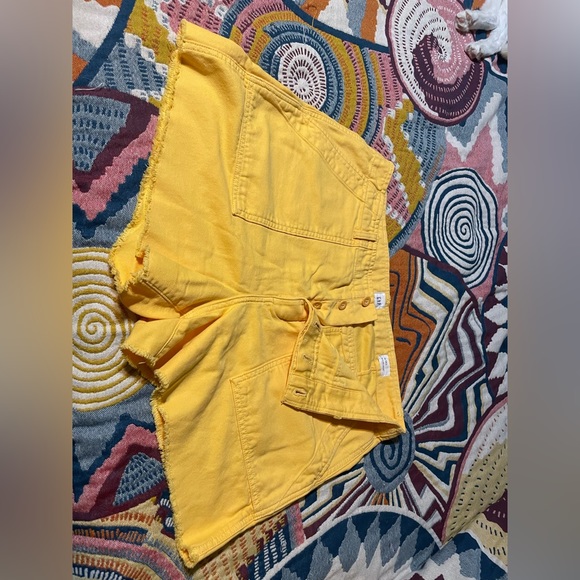 GAP Utility shorts - size 16 Tall- yellow - Picture 2 of 3